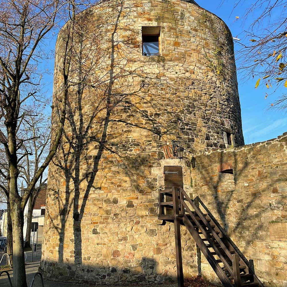 Dicker Turm